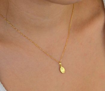 Zawieszka złota damska ZA 1533S 585 – owalny medalik Matka Boska Niepokalana. Wymiary 1,6 cm x 0,7 cm, waga 0,51 g. Subtelny i elegancki dodatek, idealny na prezent (3).JPG